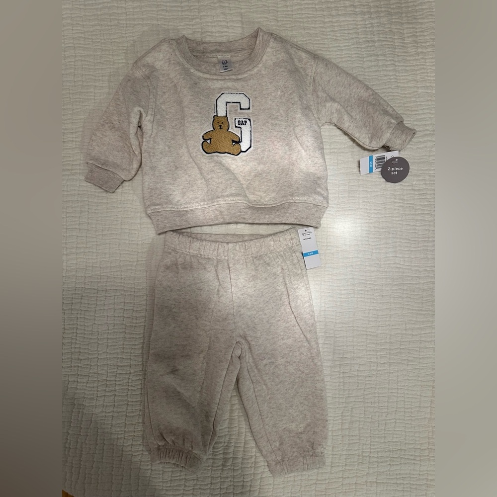 NWT GAP two piece baby sweat set